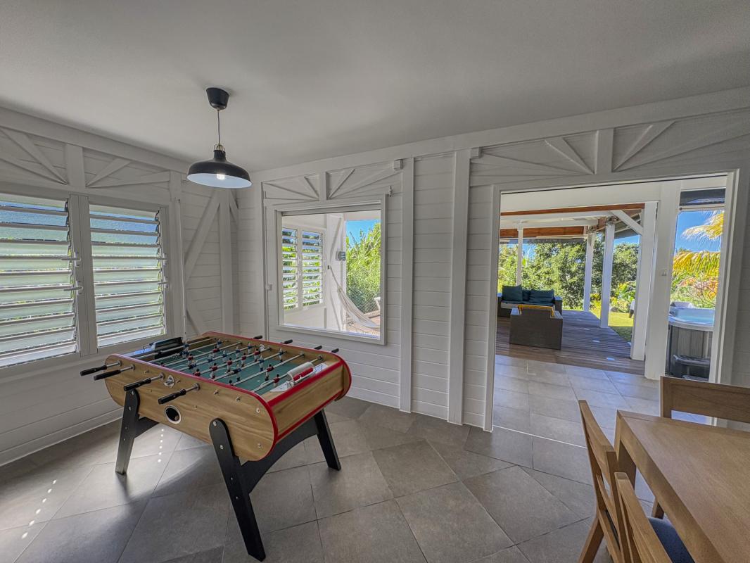 16.Location villa jacuzzi Saint Claude Guadeloupe_Salon